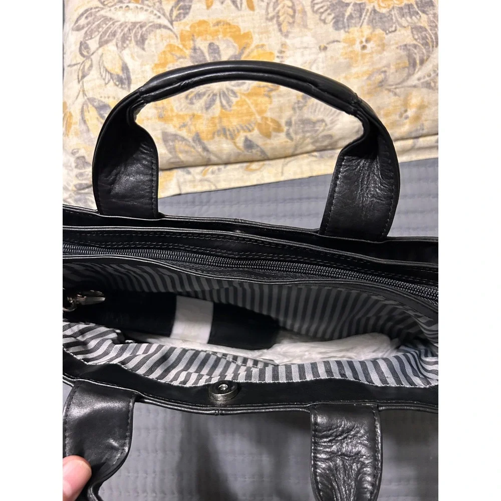 Winn International Black Leather Briefcase Laptop Bag Style 5428‎ NWT